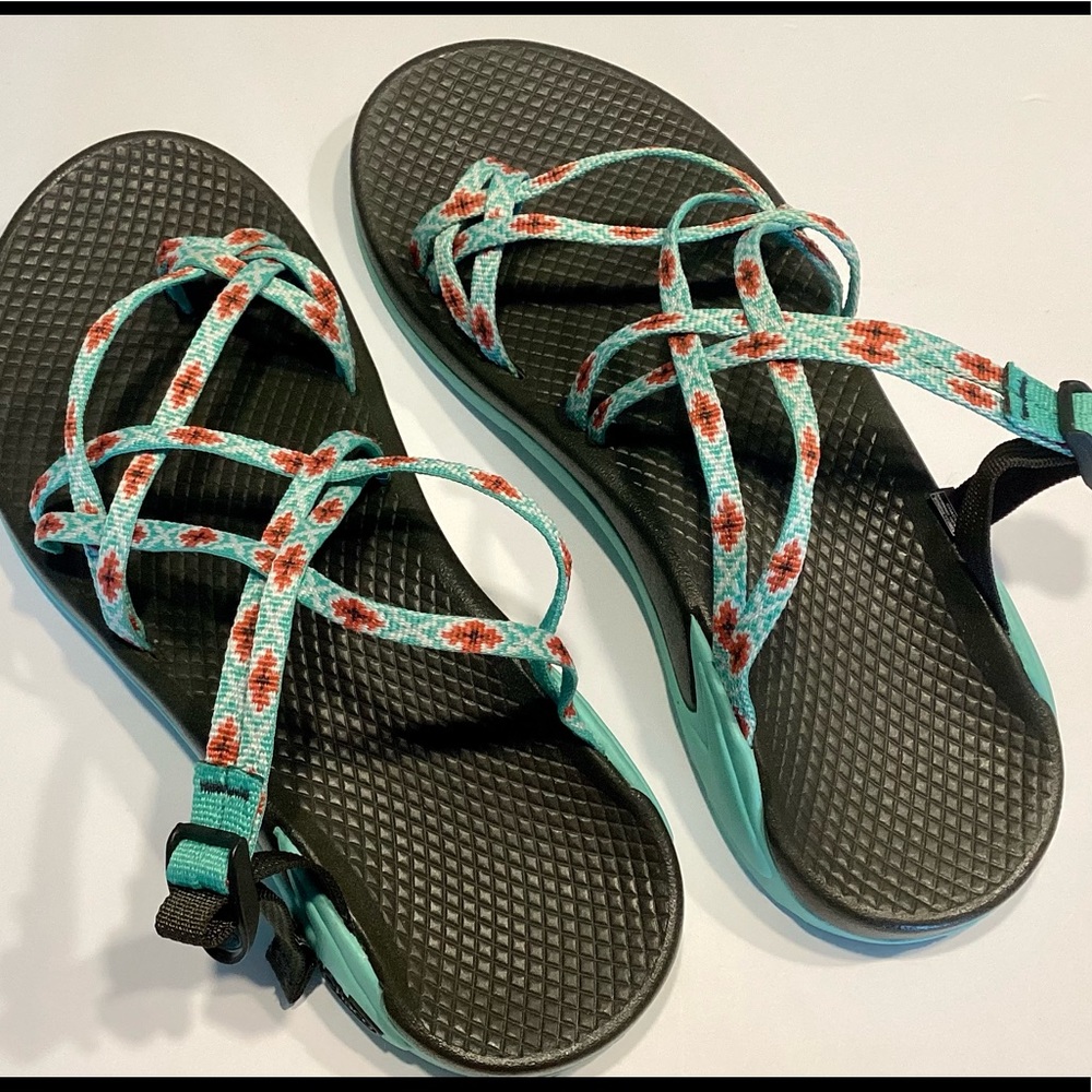 Chaco Women’s Strappy Slide On Sandals Size 8🌸🌼🌺